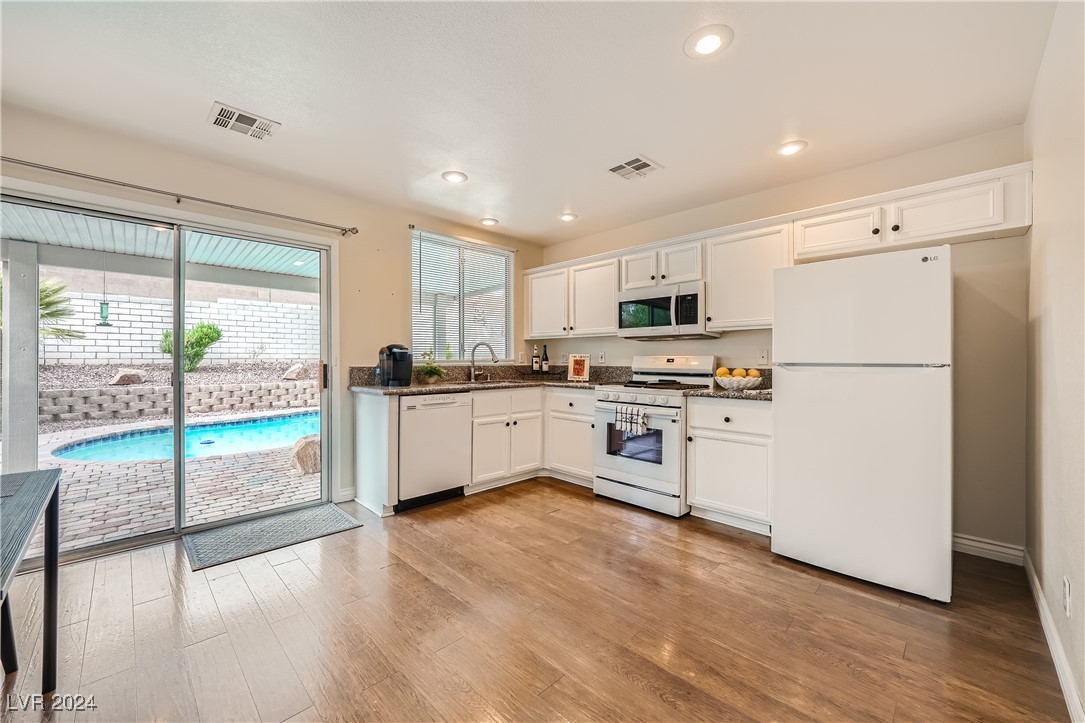 8593 Blowing Pines Drive