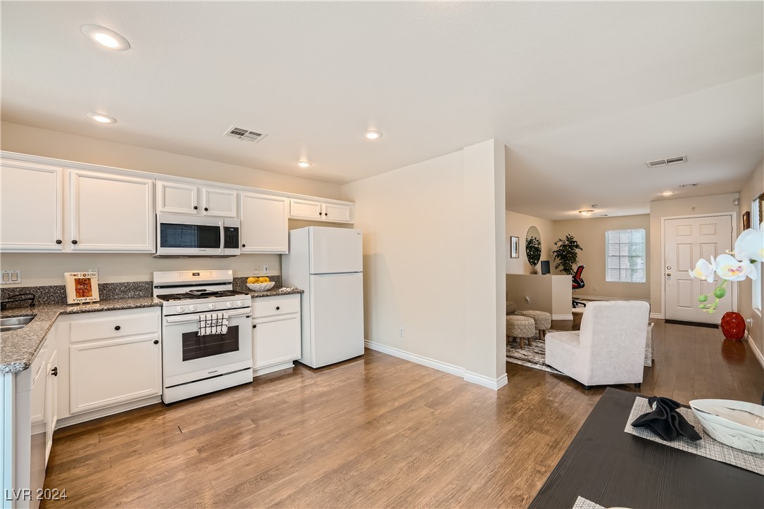 8593 Blowing Pines Drive