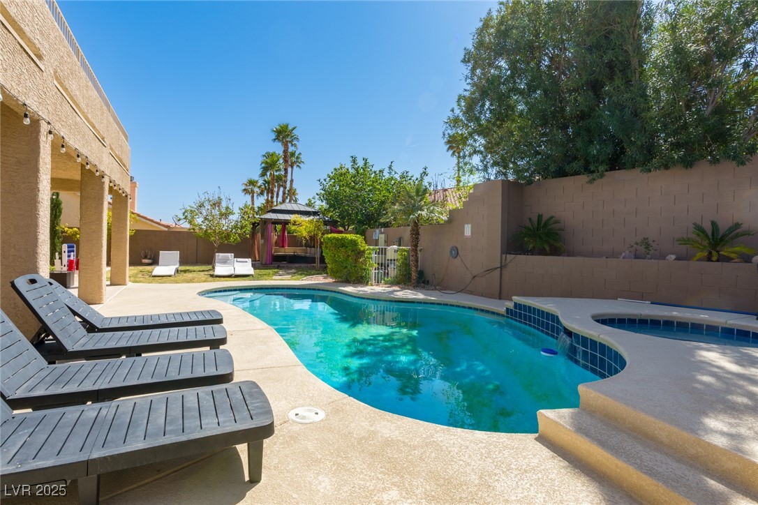 723 Seclusion Glen Avenue