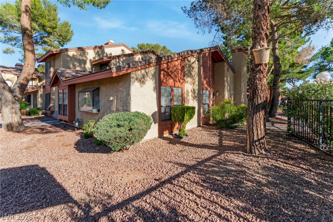 2379 Pickwick Drive