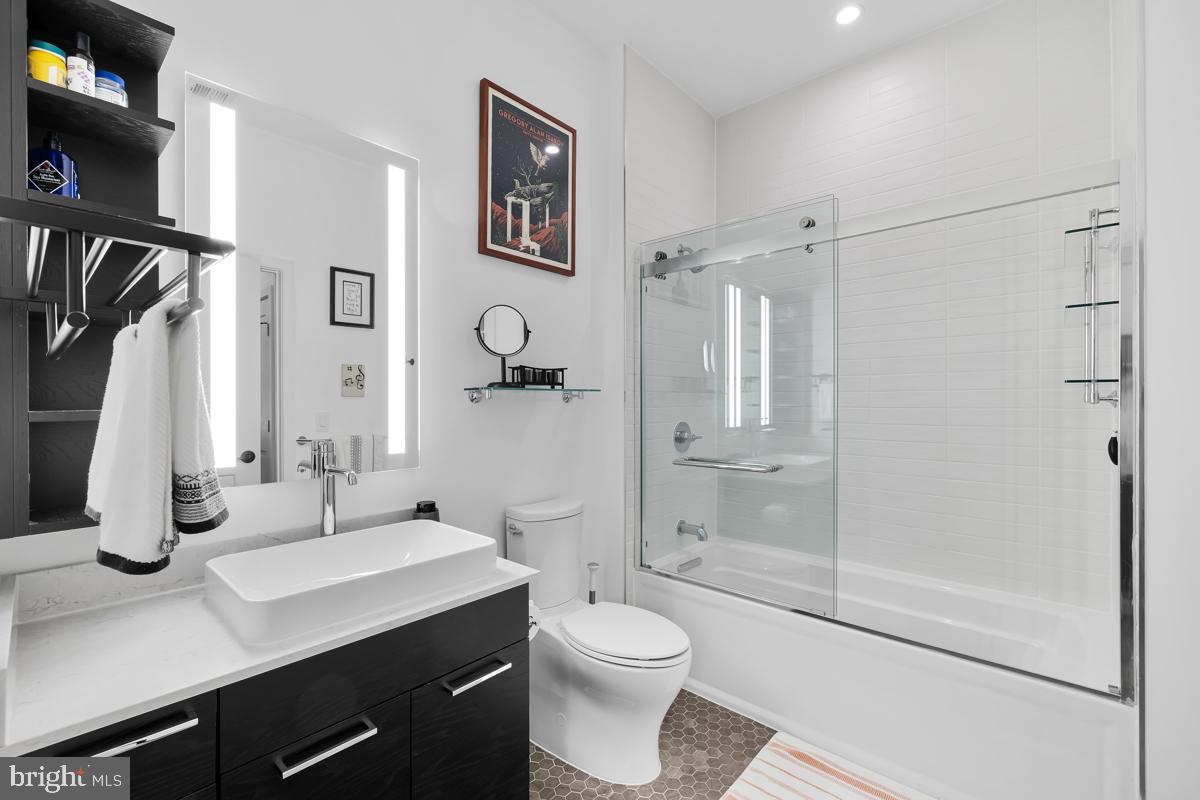 70 N STREET SE Unit: N207