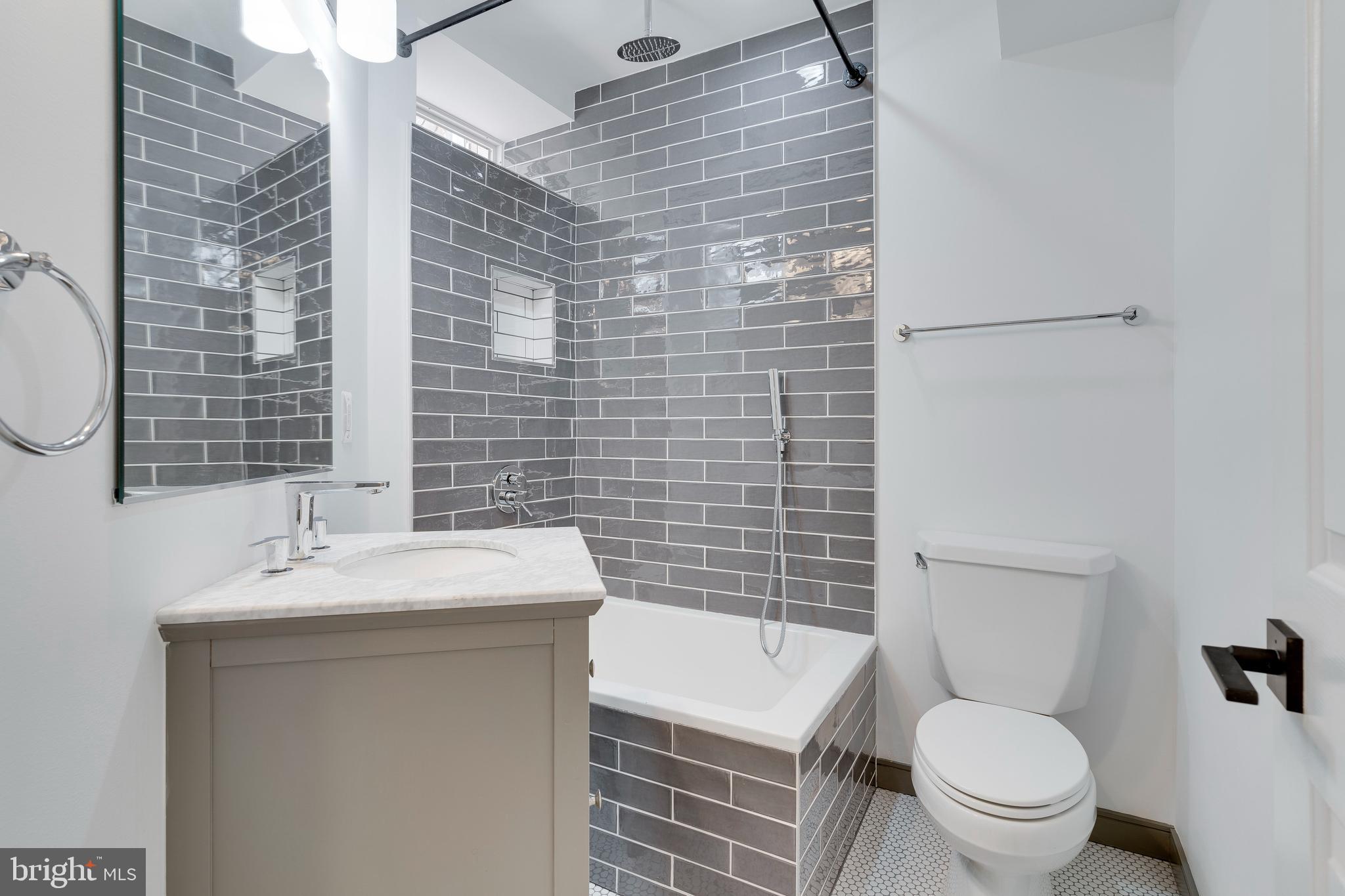 723 GIRARD ST NW #1