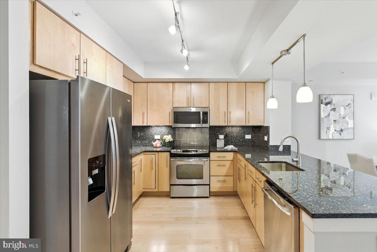 1025 1ST STREET SE 612