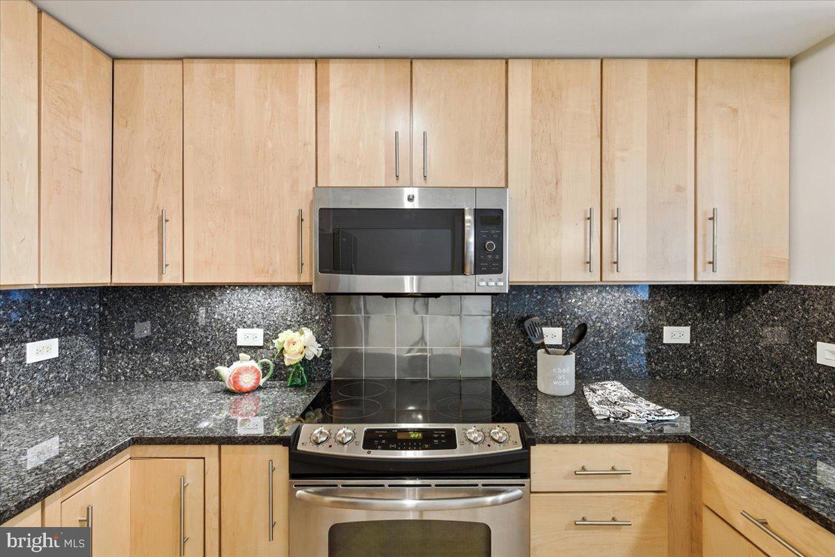 1025 1ST STREET SE 612