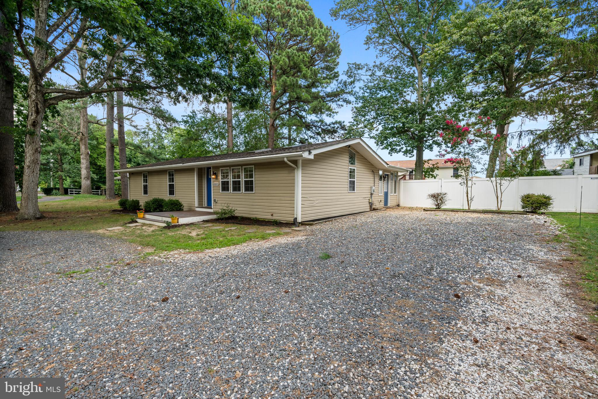 12820 Lake View Dr