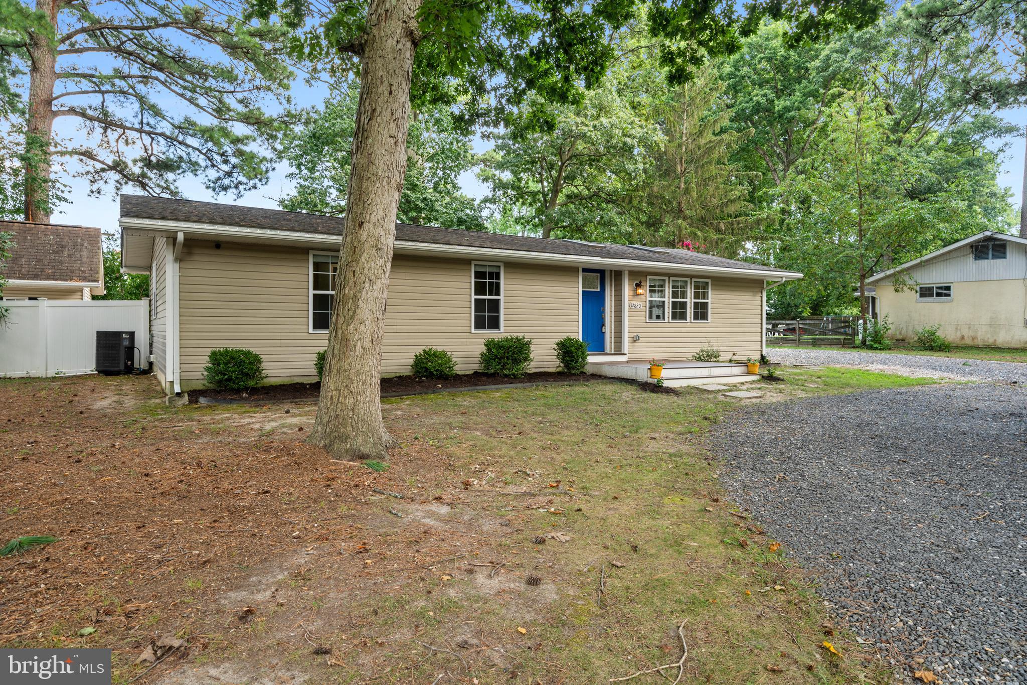 12820 Lake View Dr