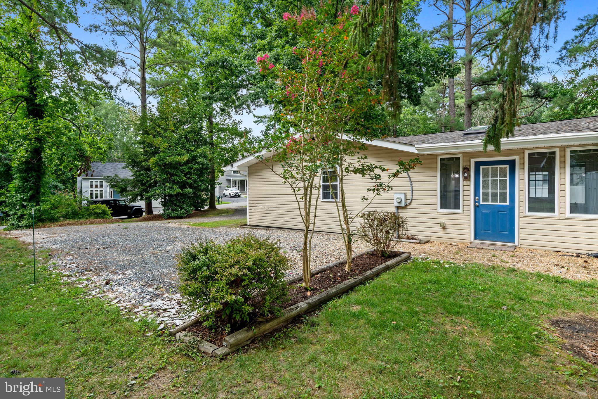 12820 Lake View Dr