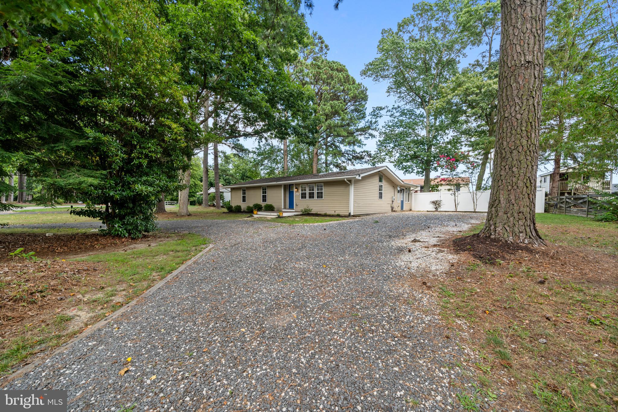 12820 Lake View Dr