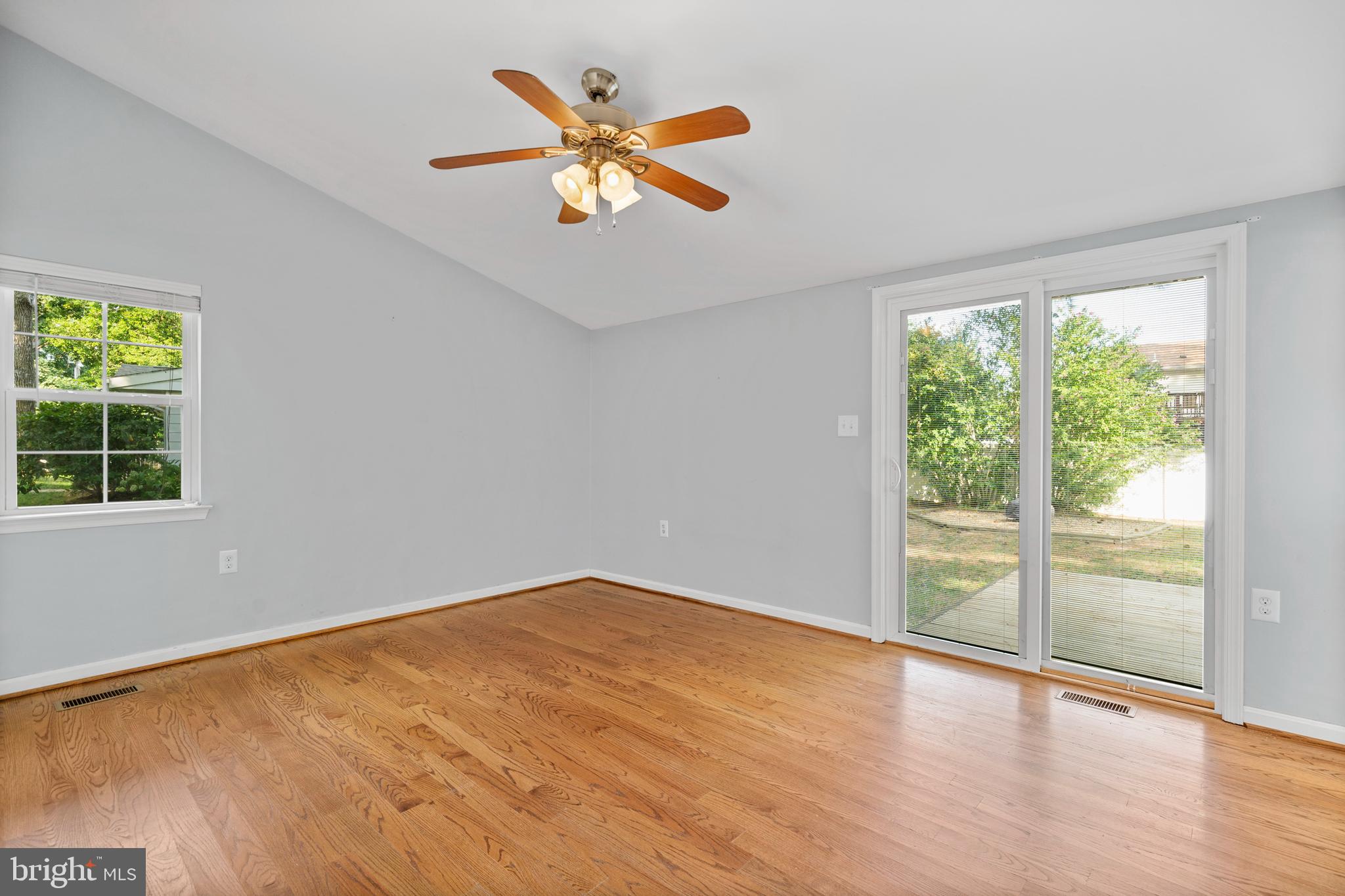 12820 Lake View Dr