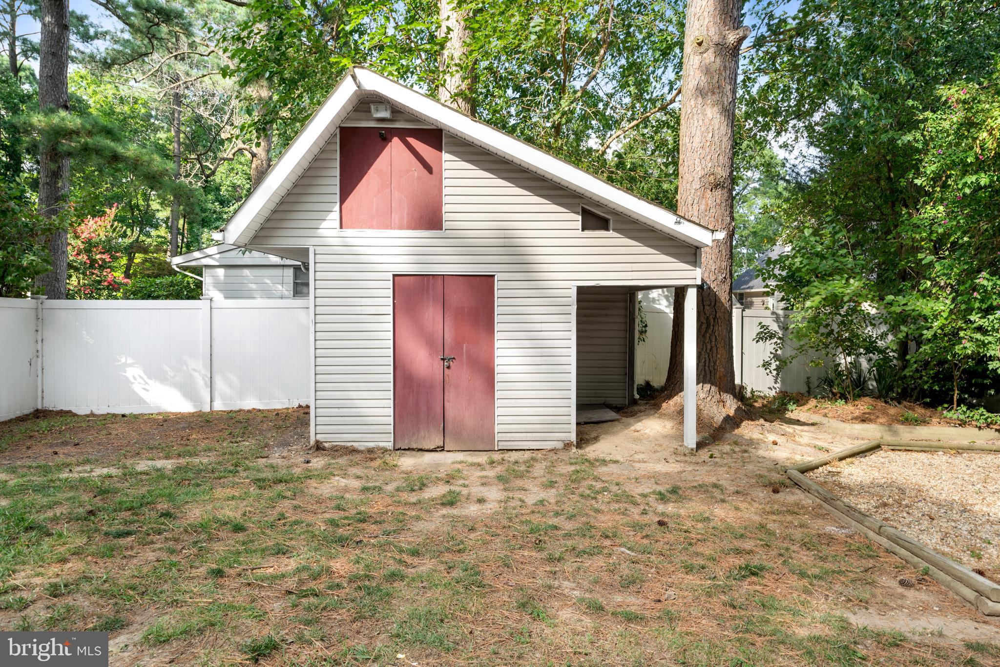 12820 Lake View Dr