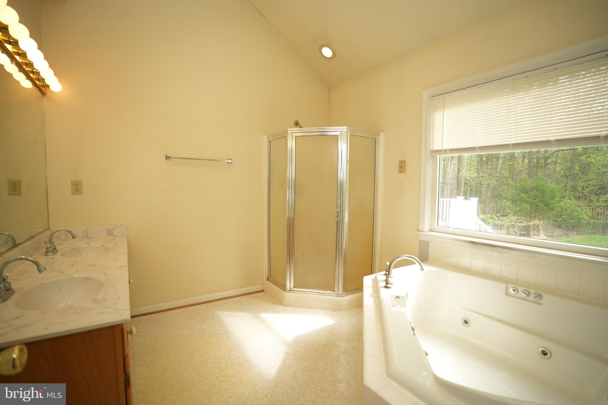 12225 Manor Ct
