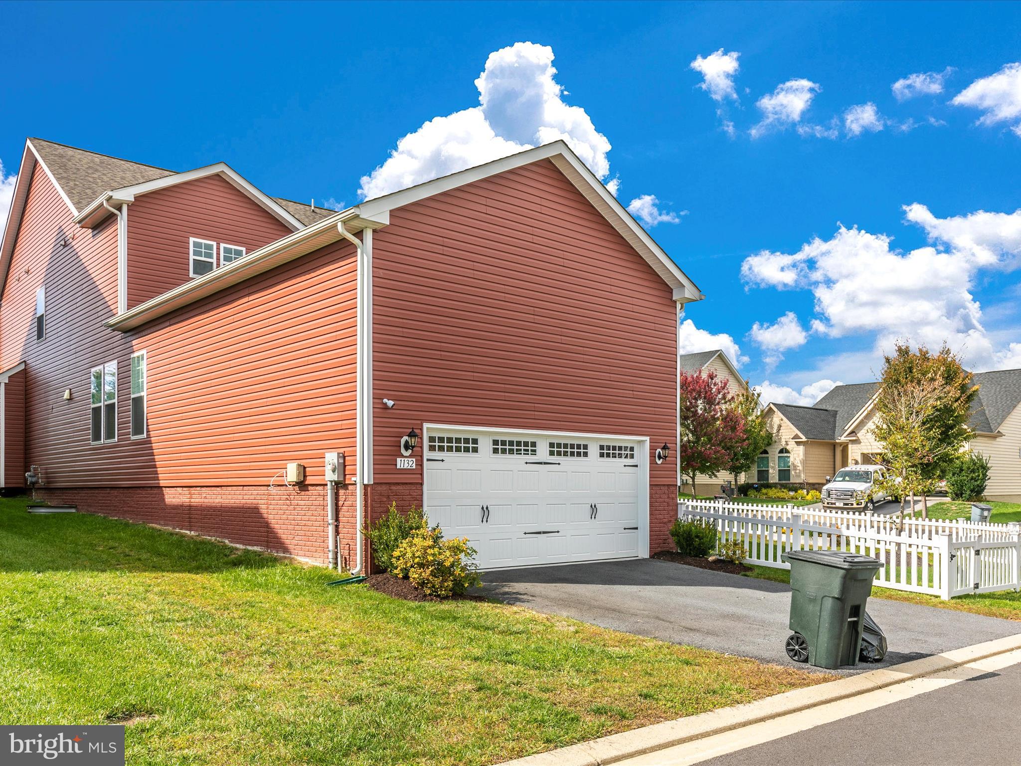 1132 Long Farm Cir