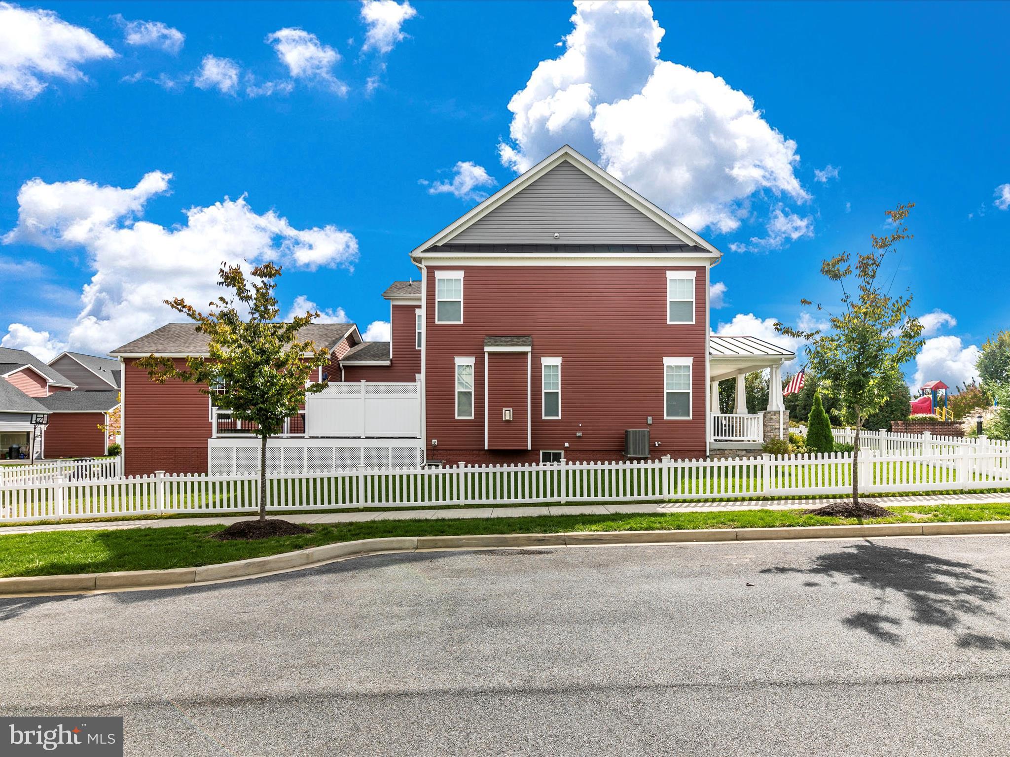 1132 Long Farm Cir