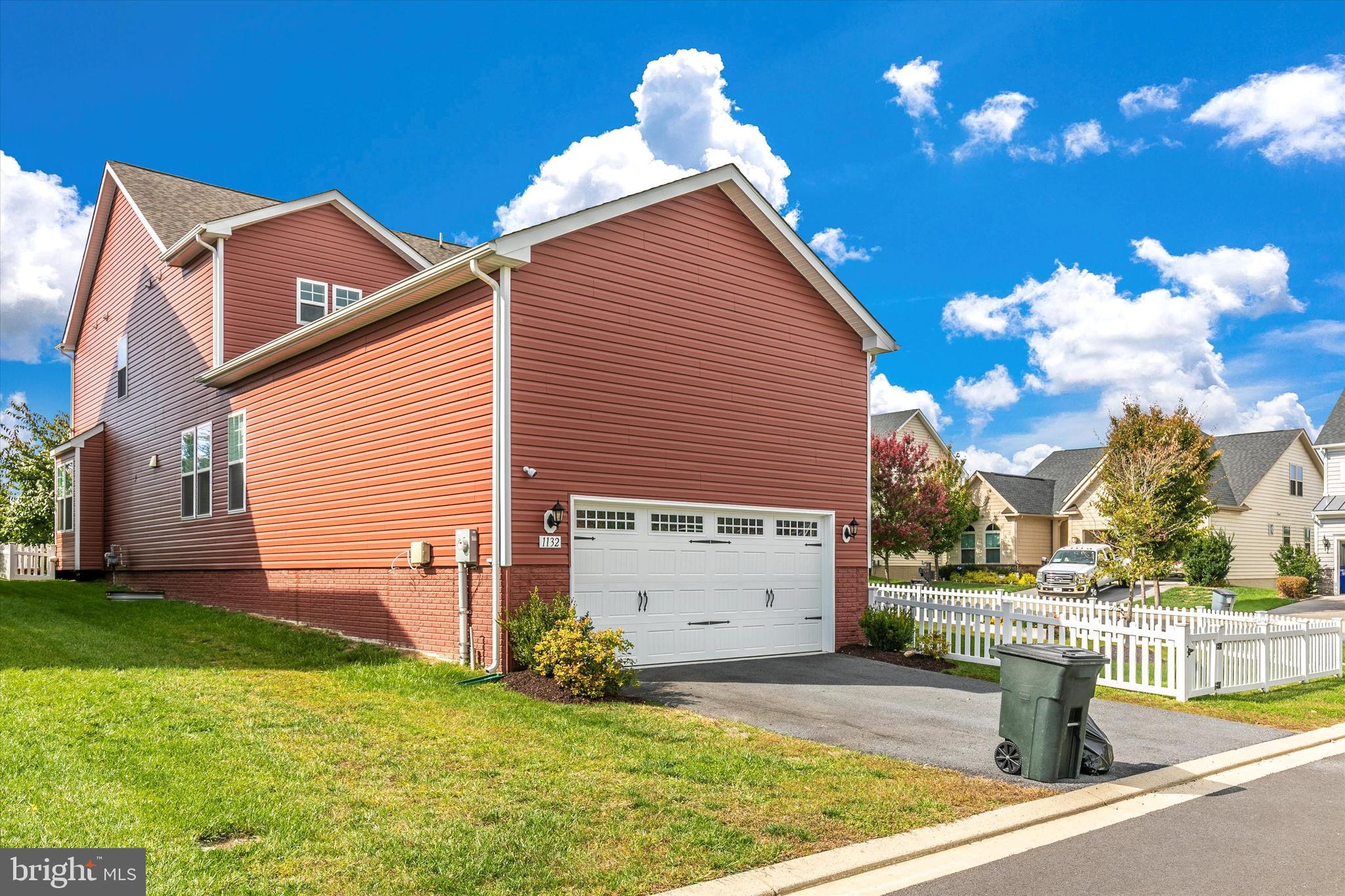 1132 Long Farm Cir