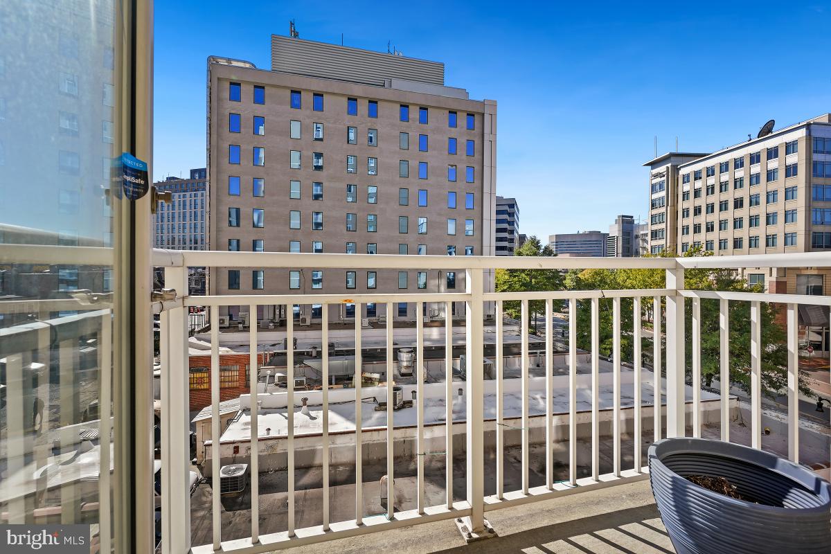 930 Wayne Ave #404