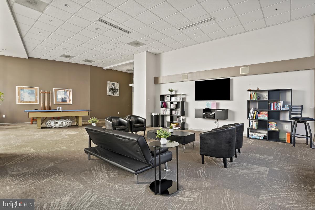 930 Wayne Ave #404