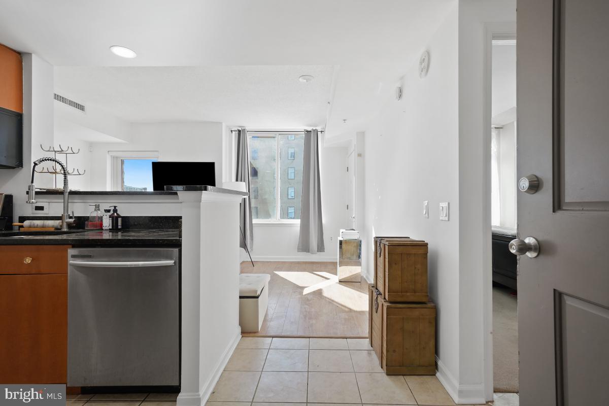930 Wayne Ave #404