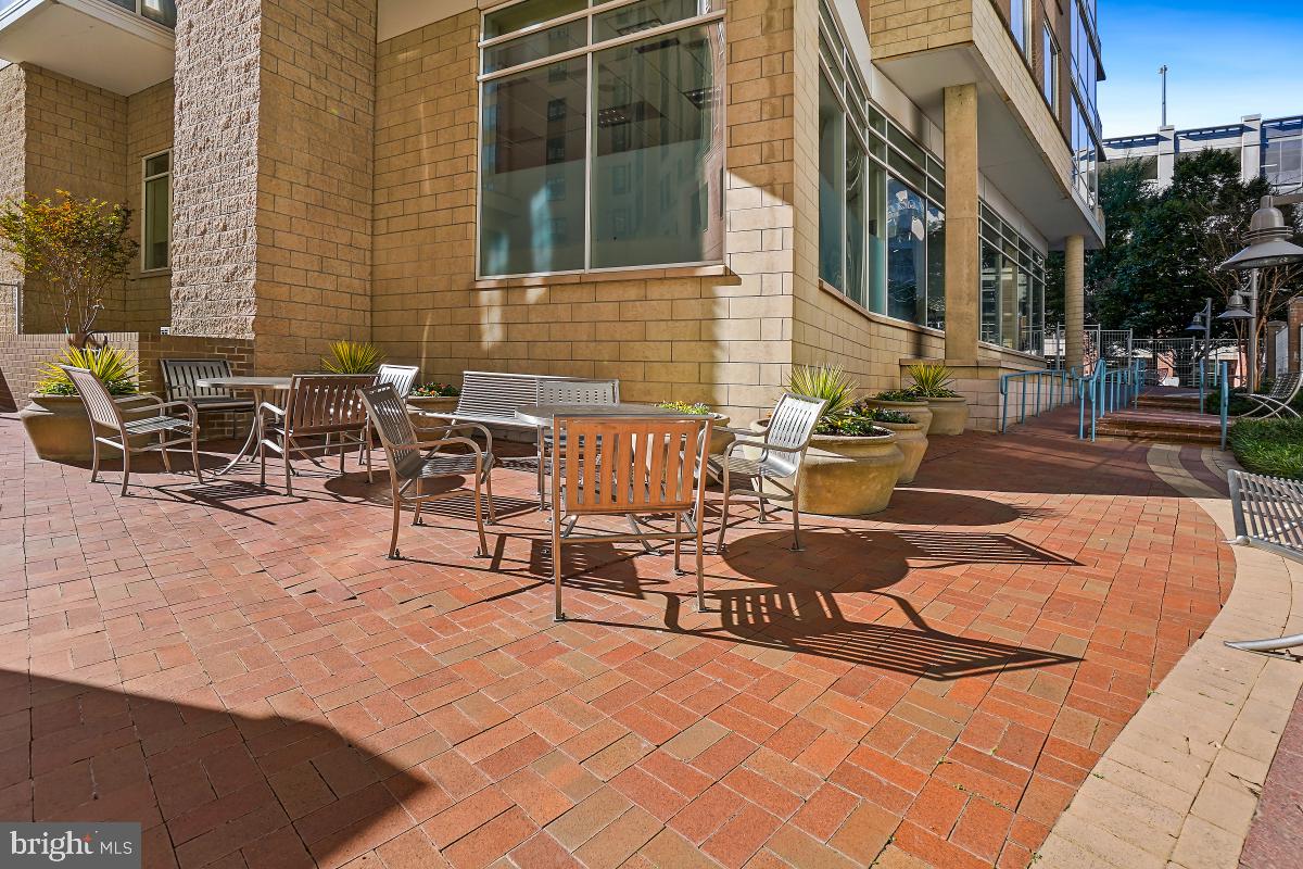 930 Wayne Ave #404