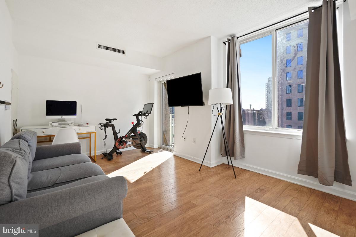 930 Wayne Ave #404