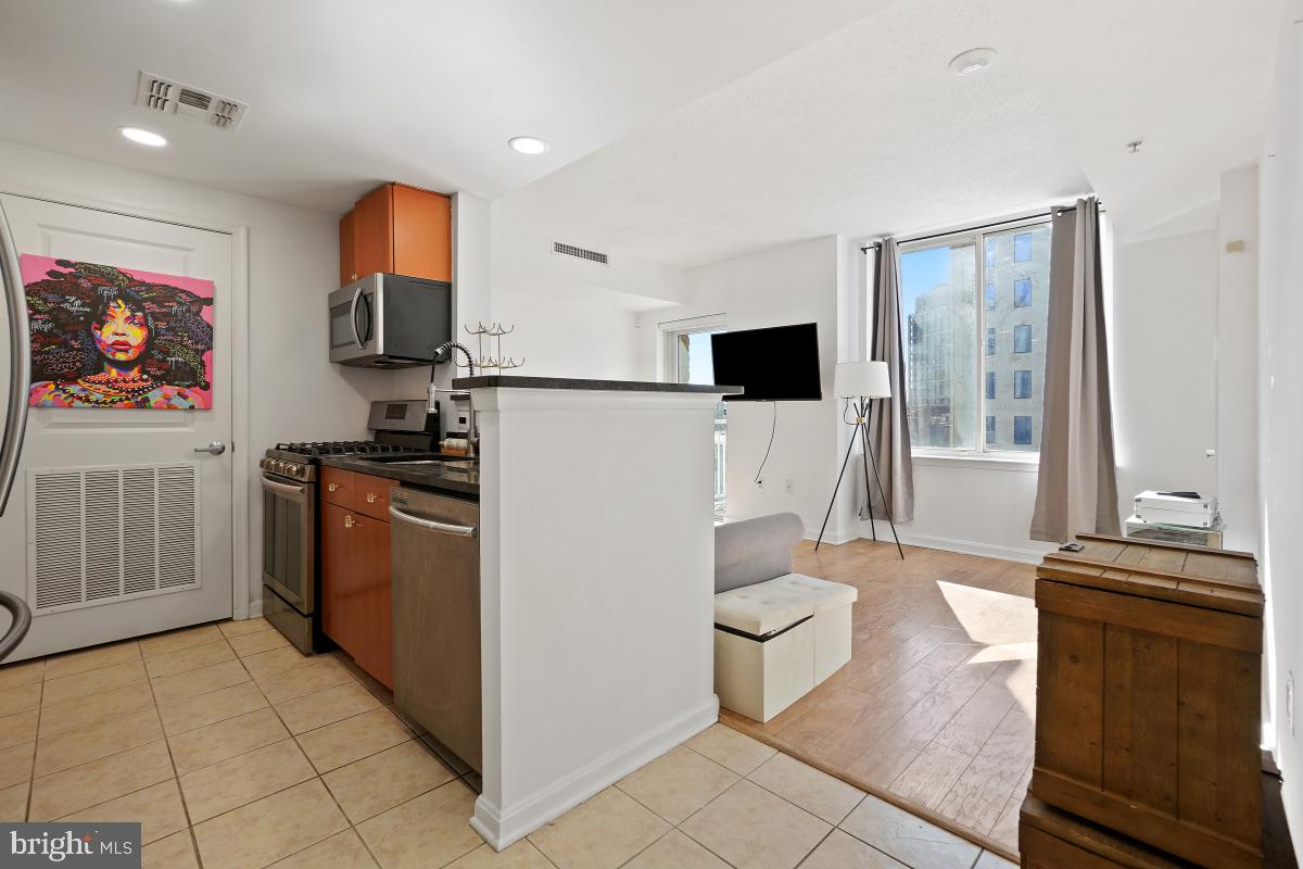 930 Wayne Ave #404