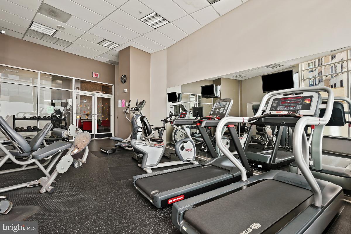 930 Wayne Ave #404