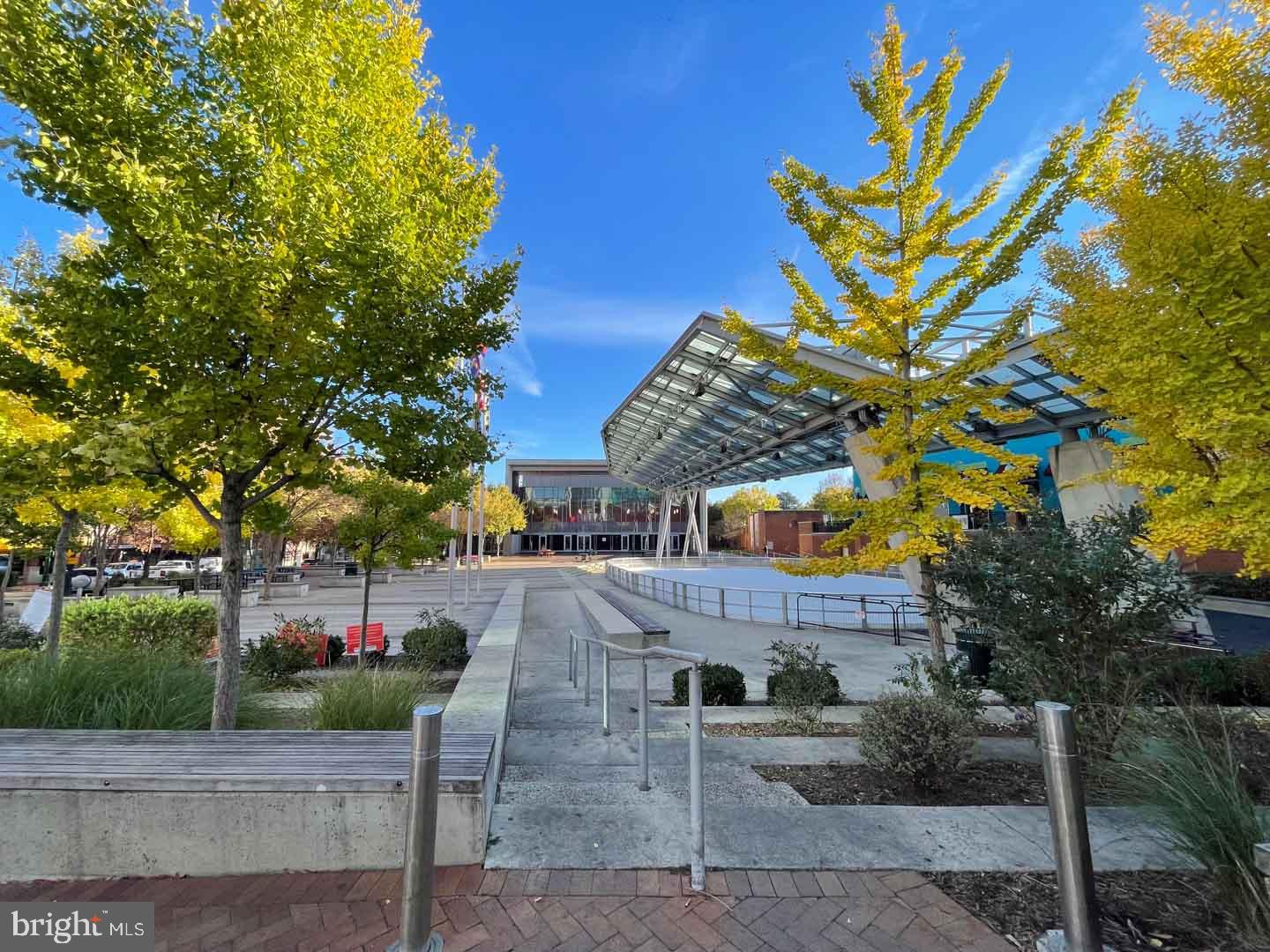 930 Wayne Ave #404