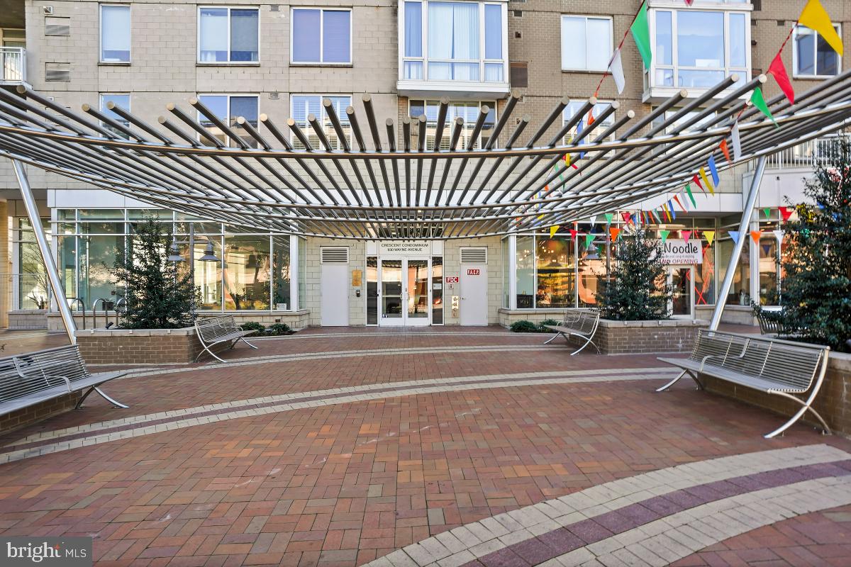 930 Wayne Ave #404