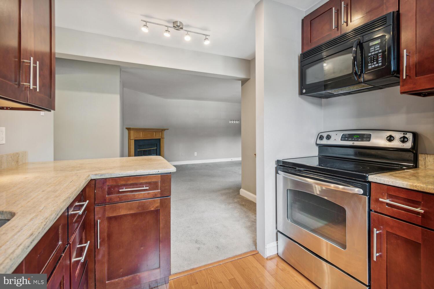 2111 N Scott STREET N Unit: 57