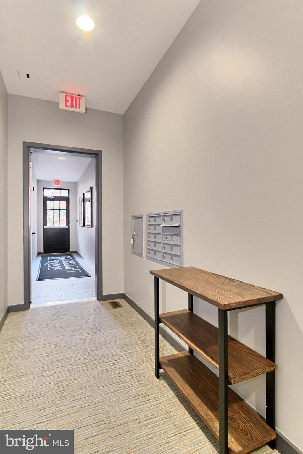 1700B Clarendon BOULEVARD Unit: 124