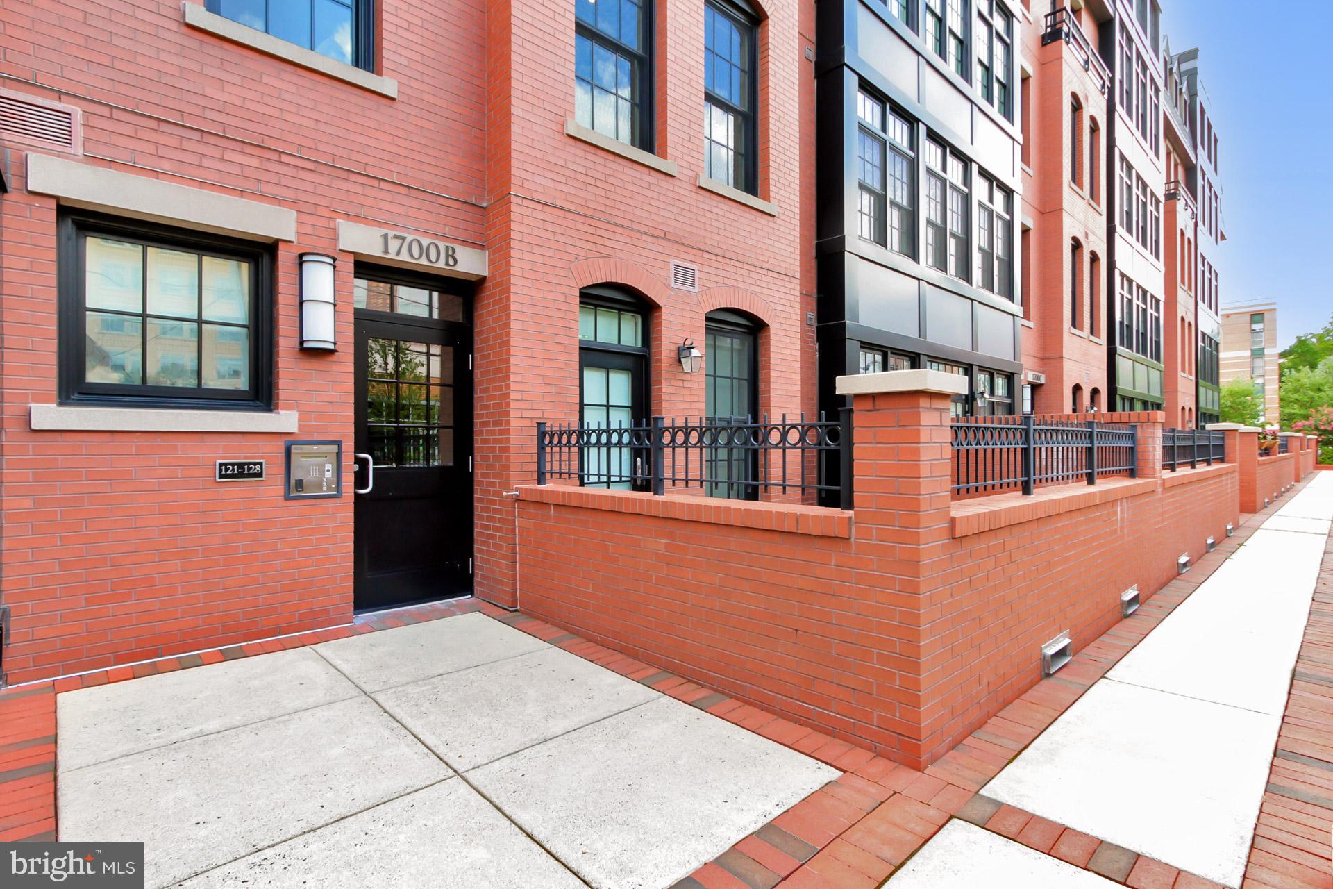 1700B Clarendon BOULEVARD Unit: 124