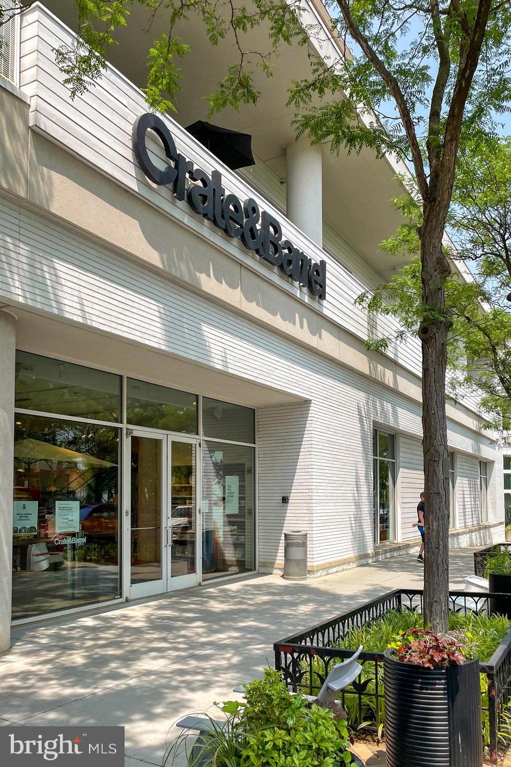 1700B Clarendon BOULEVARD Unit: 124