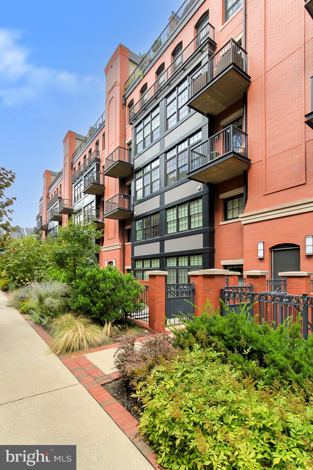 1700B Clarendon BOULEVARD Unit: 124