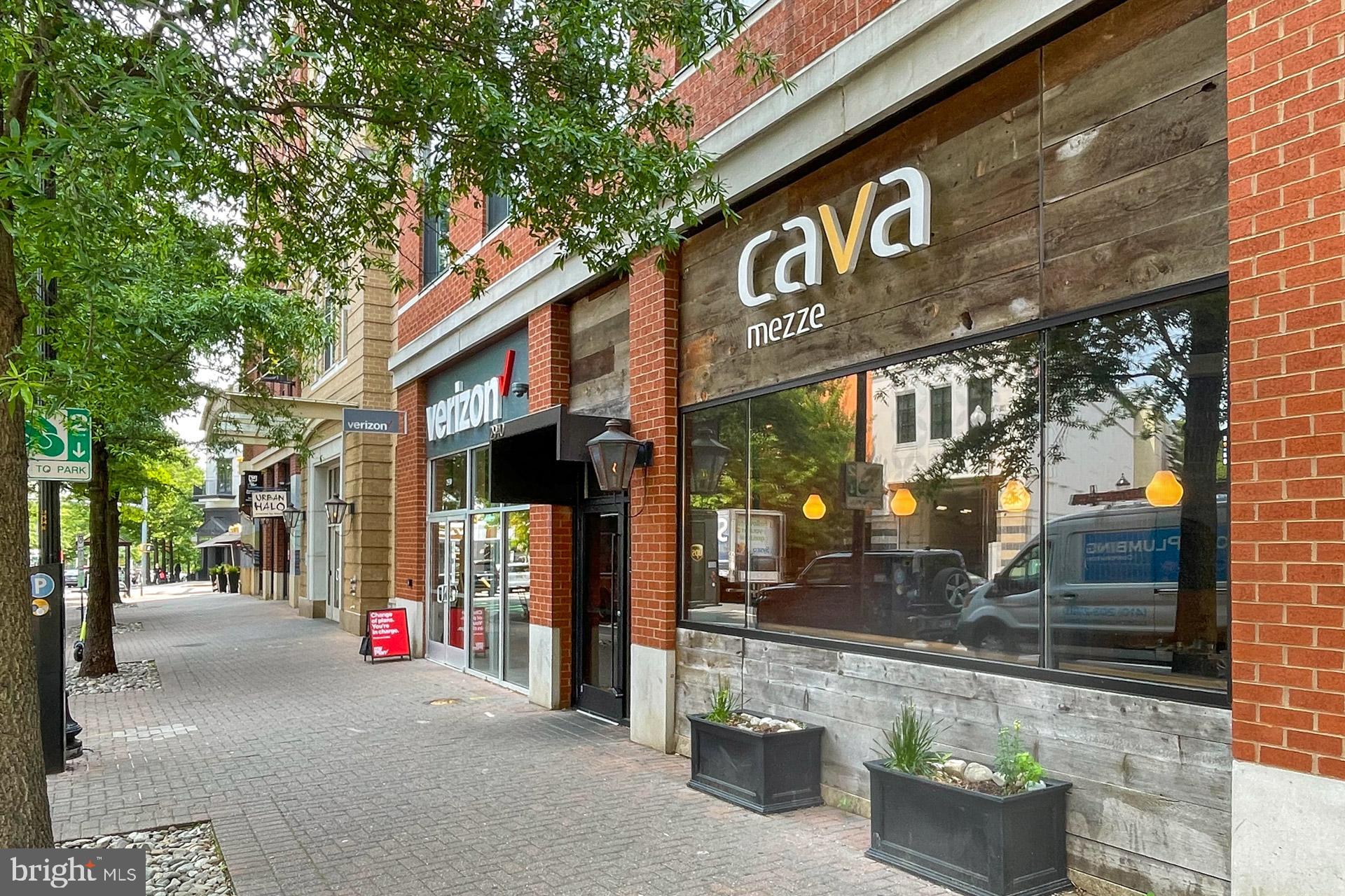 1700B Clarendon BOULEVARD Unit: 124