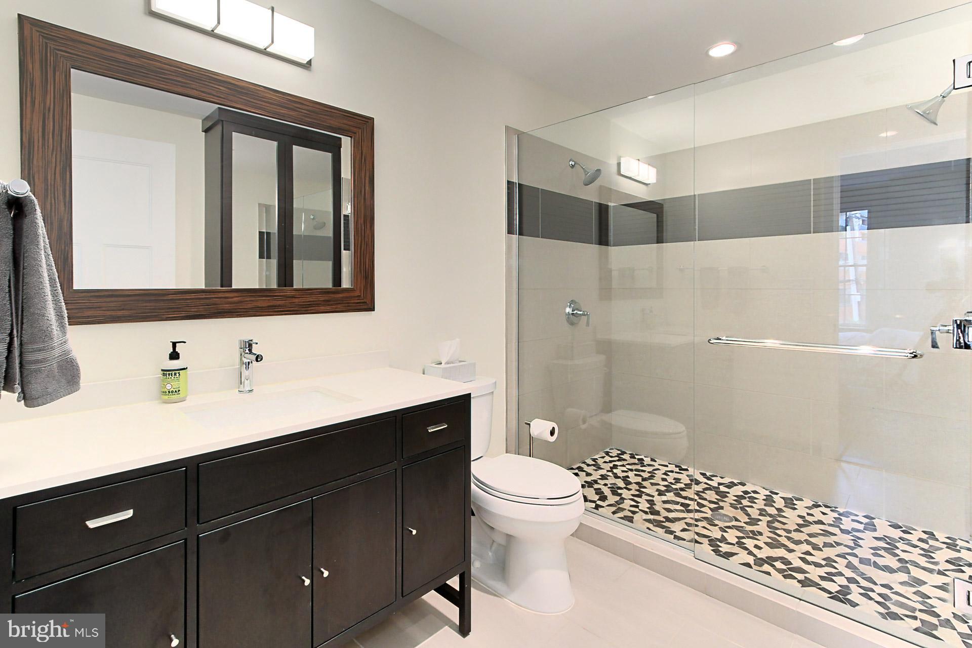 1700B Clarendon BOULEVARD Unit: 124