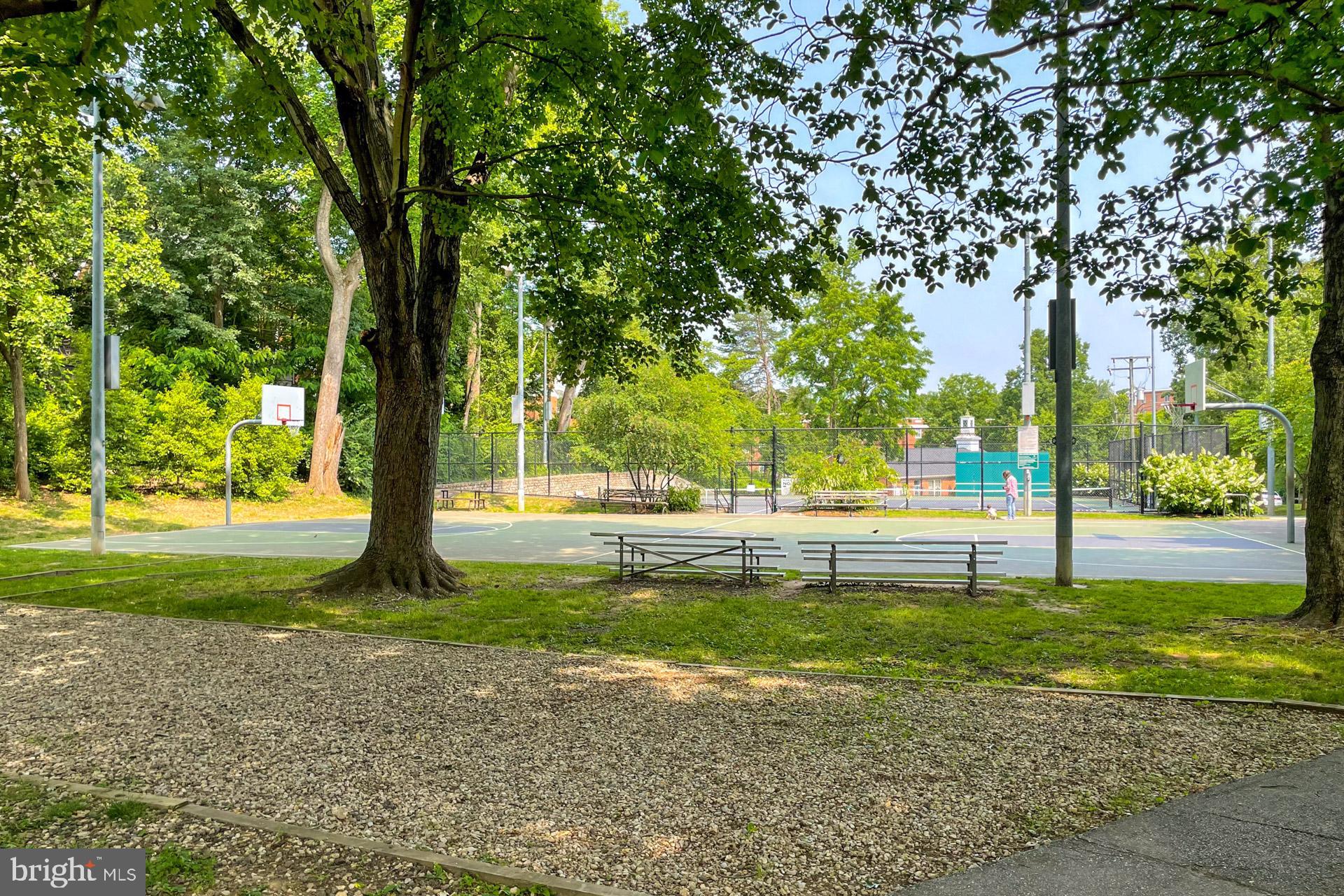 1700B Clarendon BOULEVARD Unit: 124