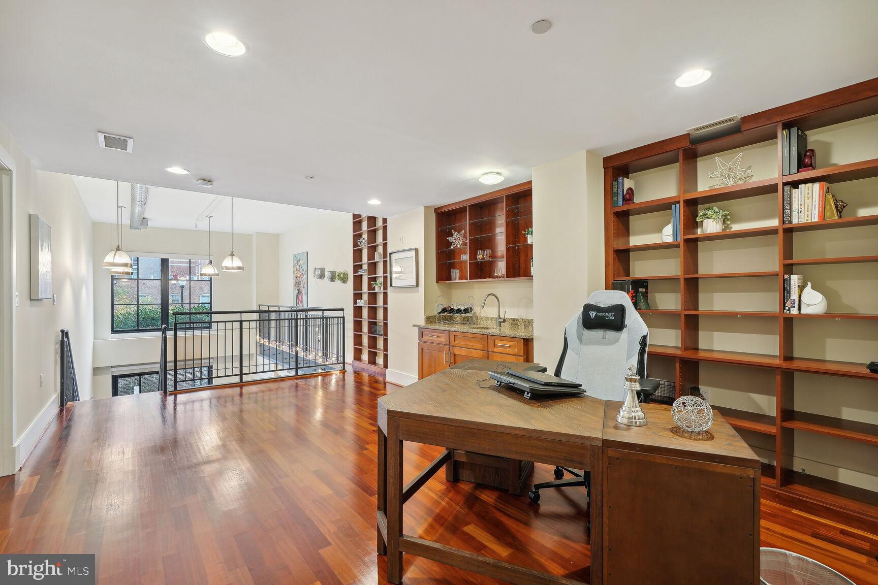 1615 N Queen St #M204