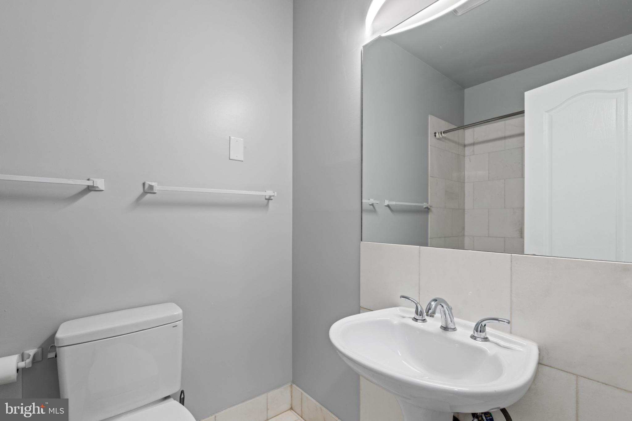 1211 S Eads St #108