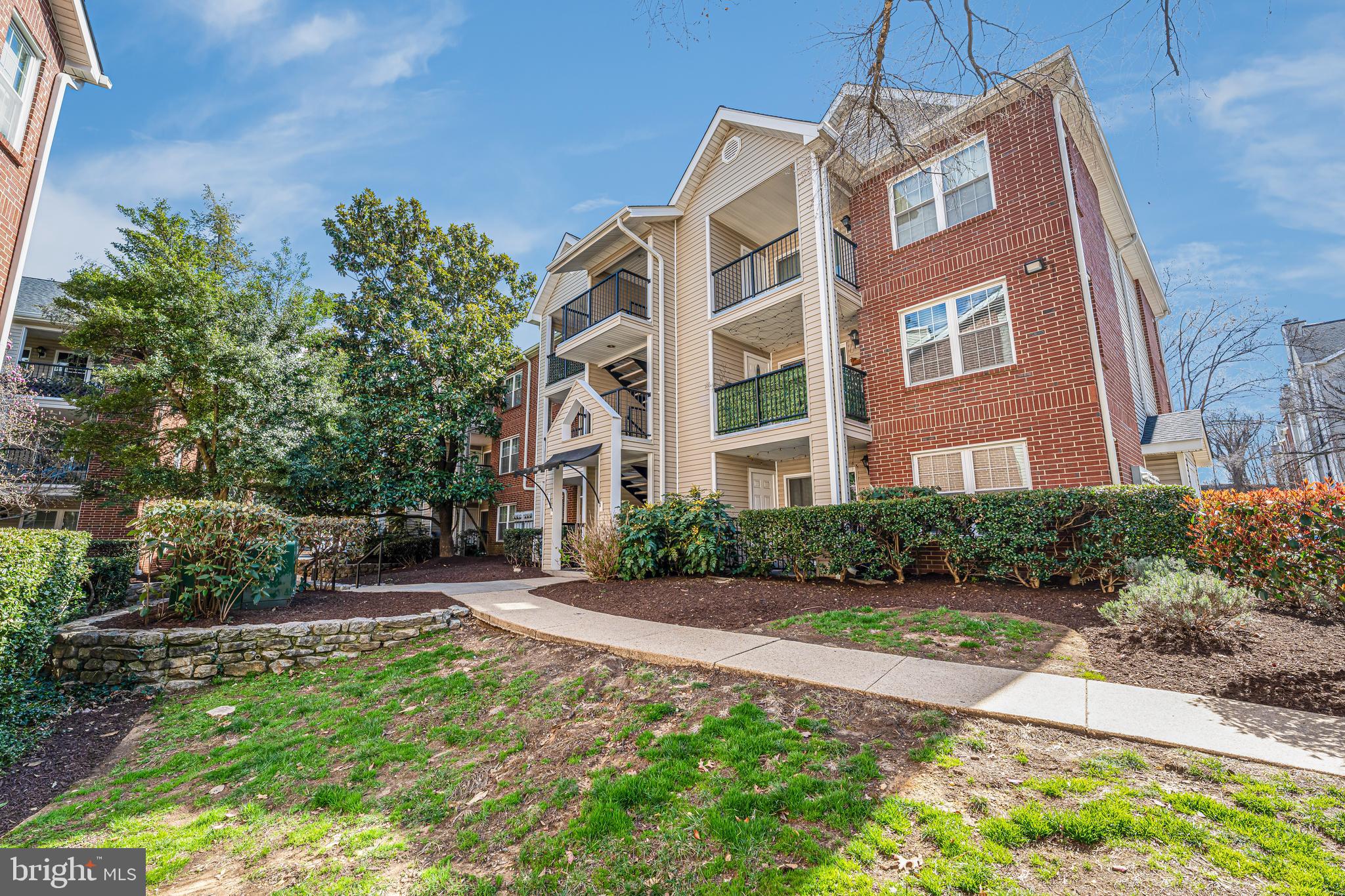 3306 Wyndham Cir #230