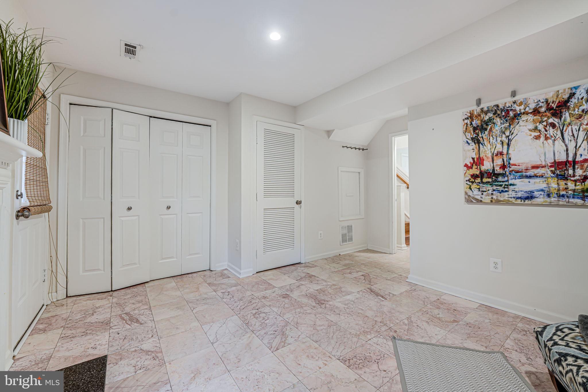 118 Ingle Pl
