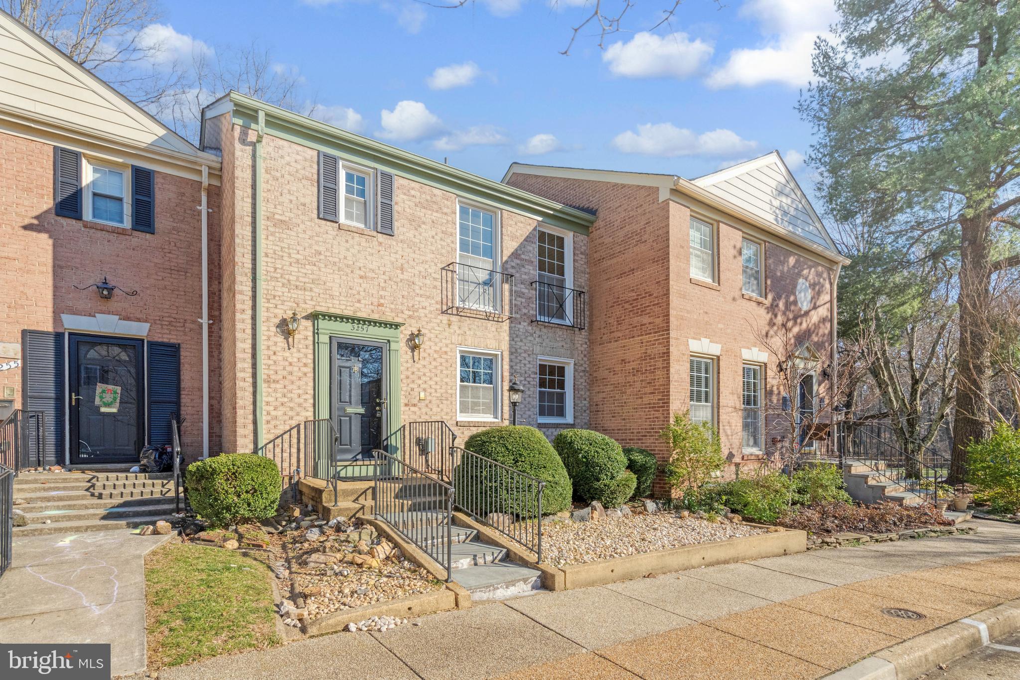 3257 Cambridge Ct