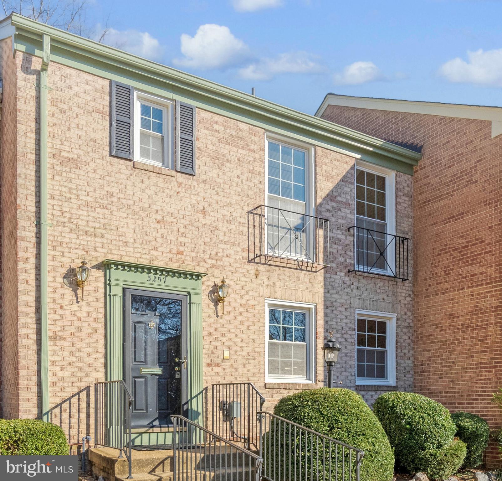 3257 Cambridge Ct