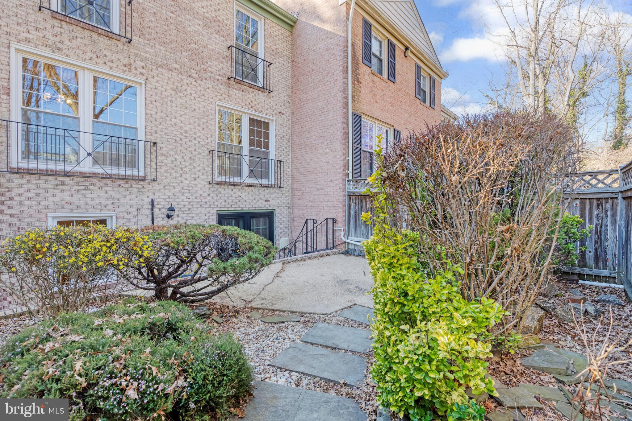 3257 Cambridge Ct