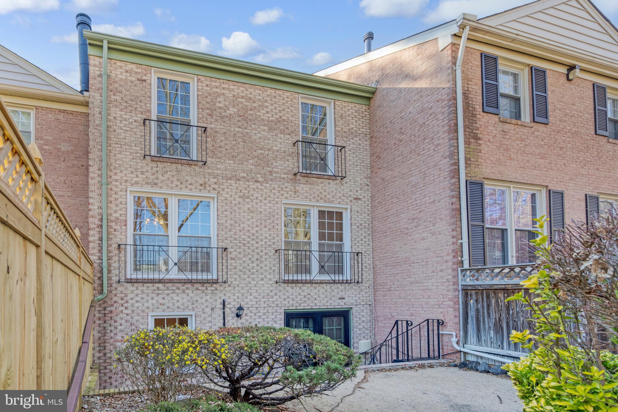 3257 Cambridge Ct