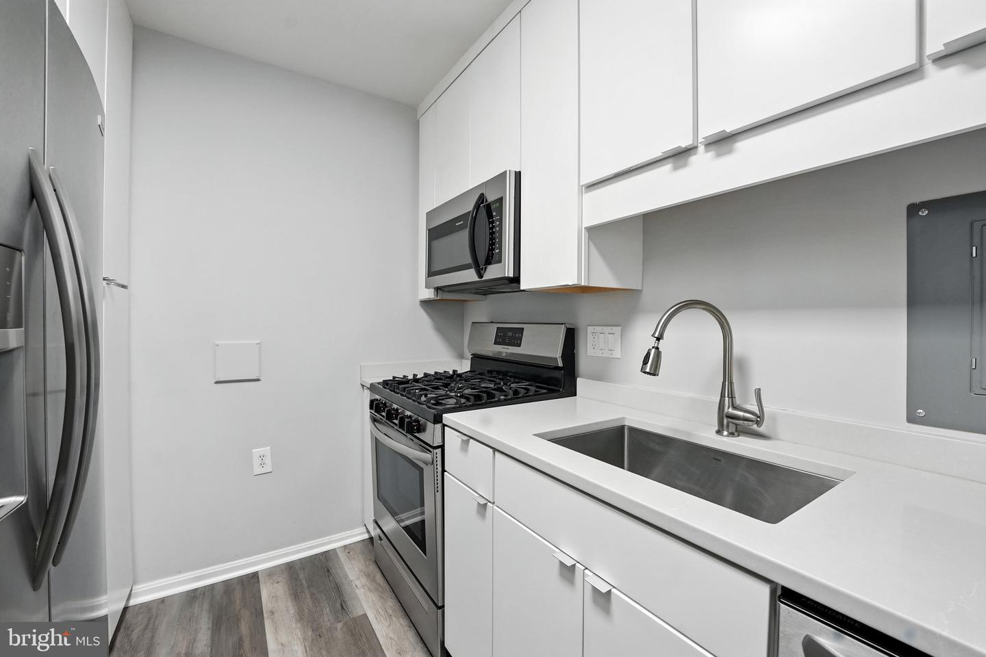 10723 W West Dr #103