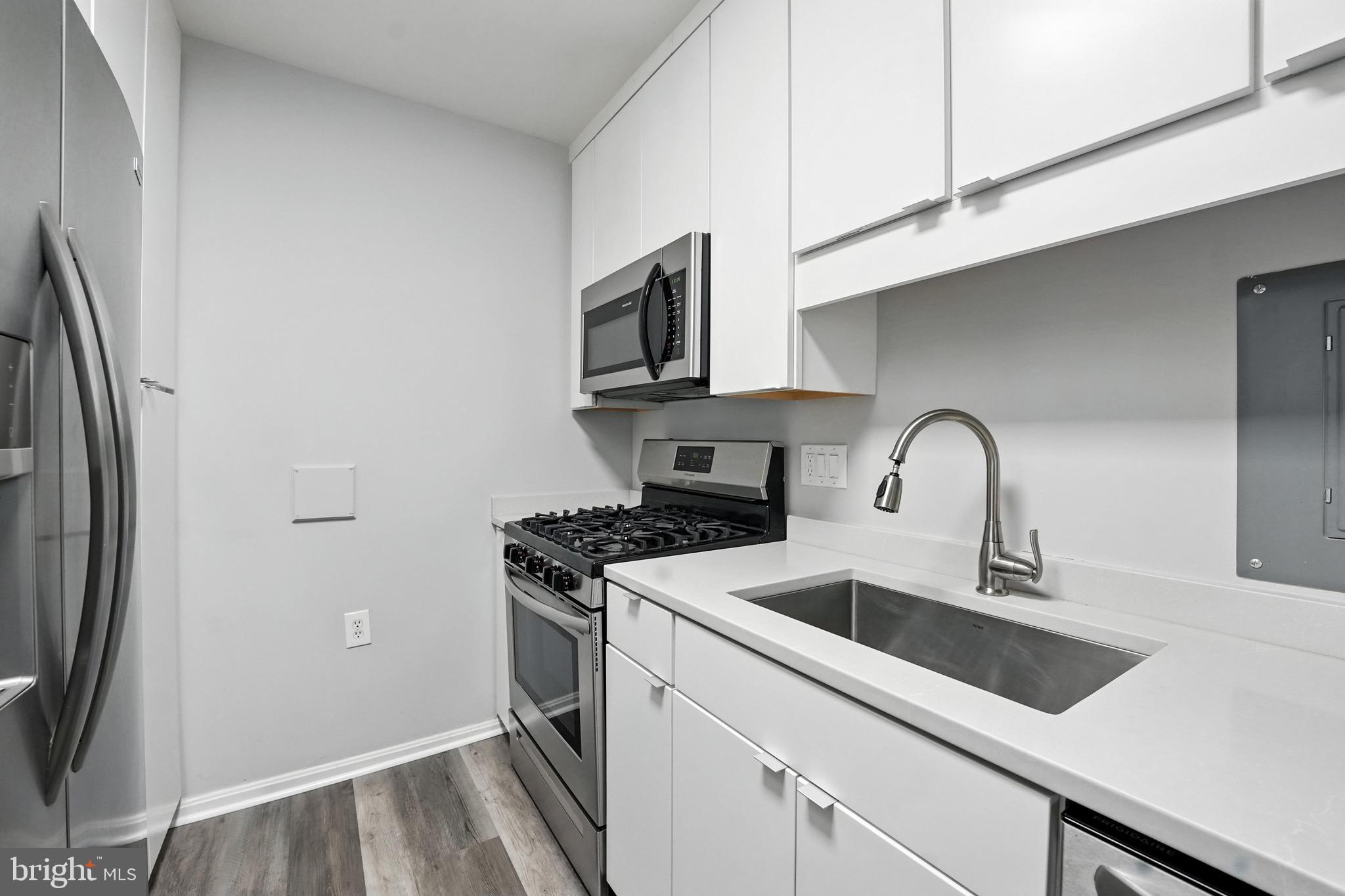 10723 W West Dr #103
