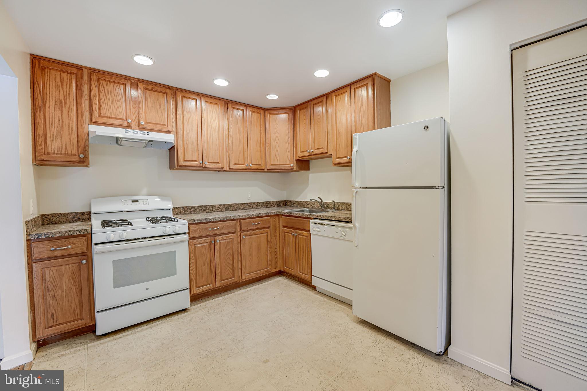 7800 Dassett COURT Unit: 104