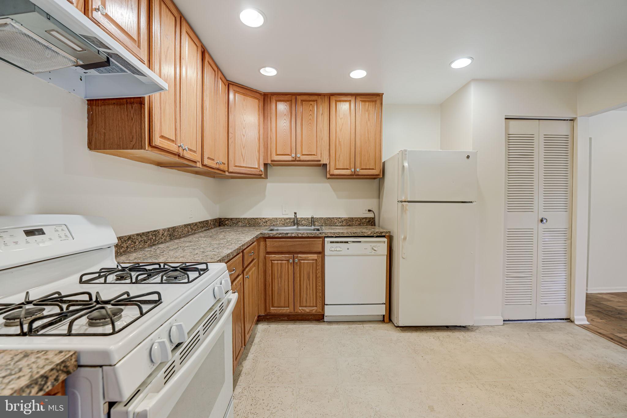 7800 Dassett COURT Unit: 104