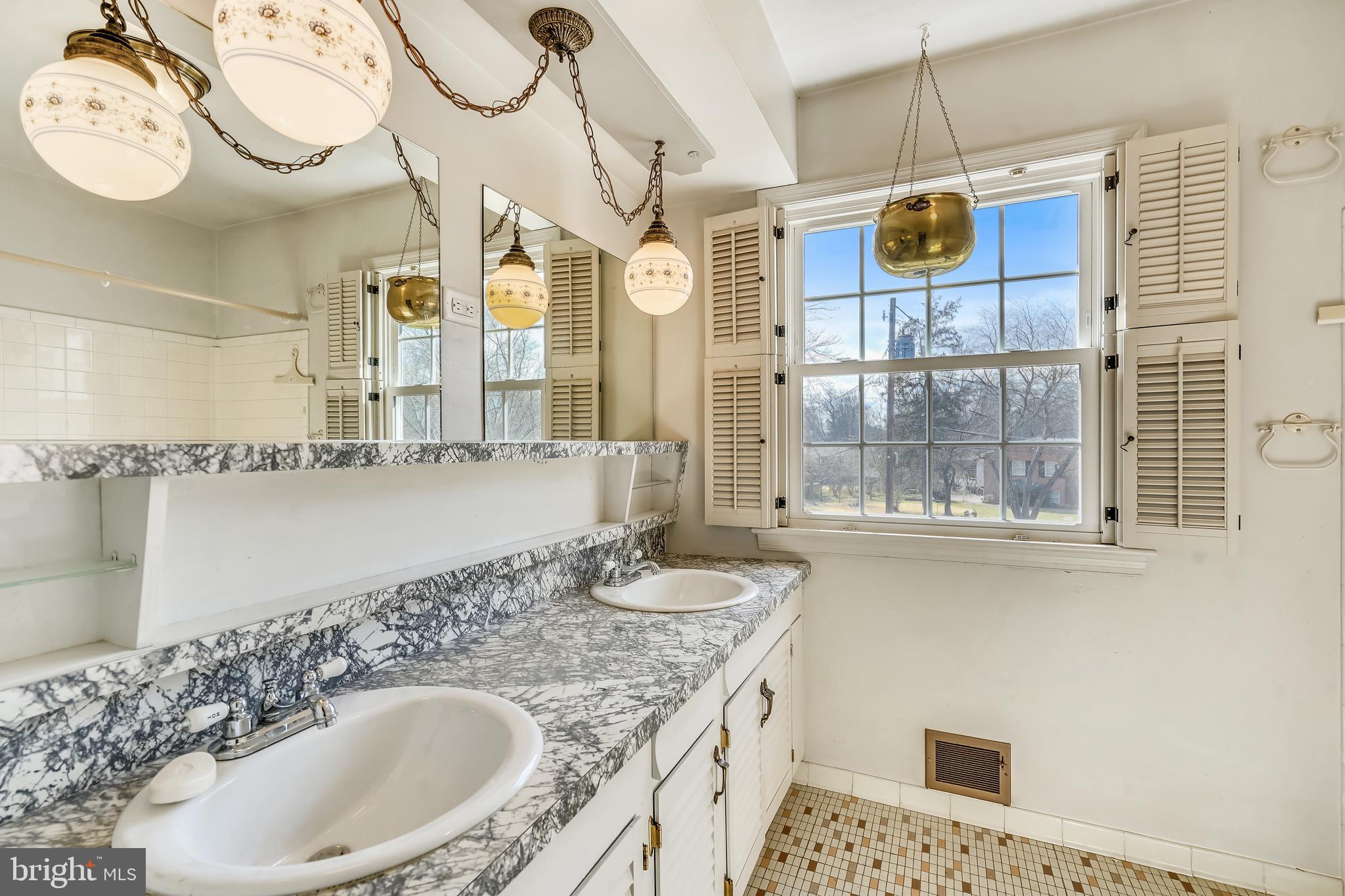 1110 Anesbury Ct