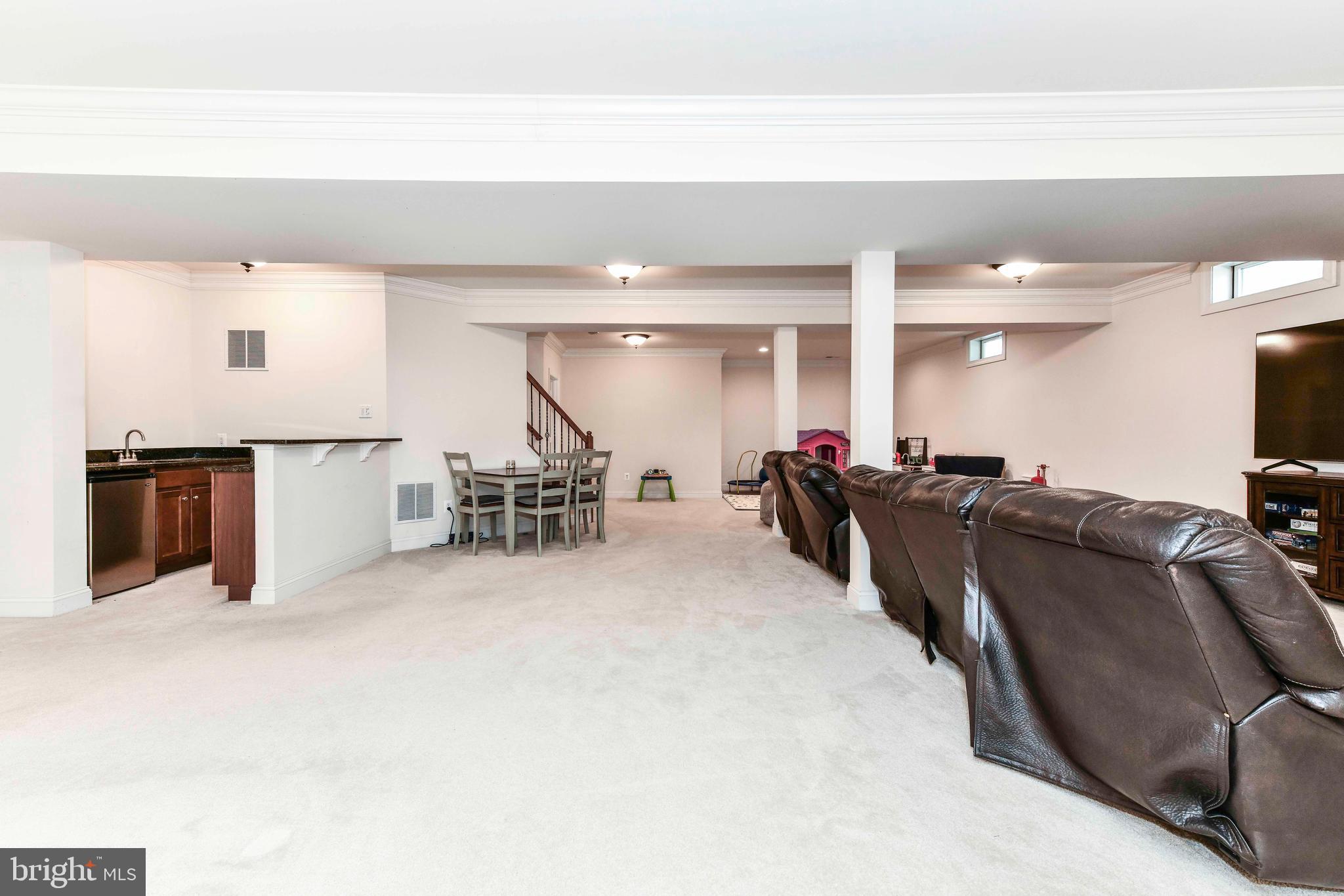 7587 VENTURE DR