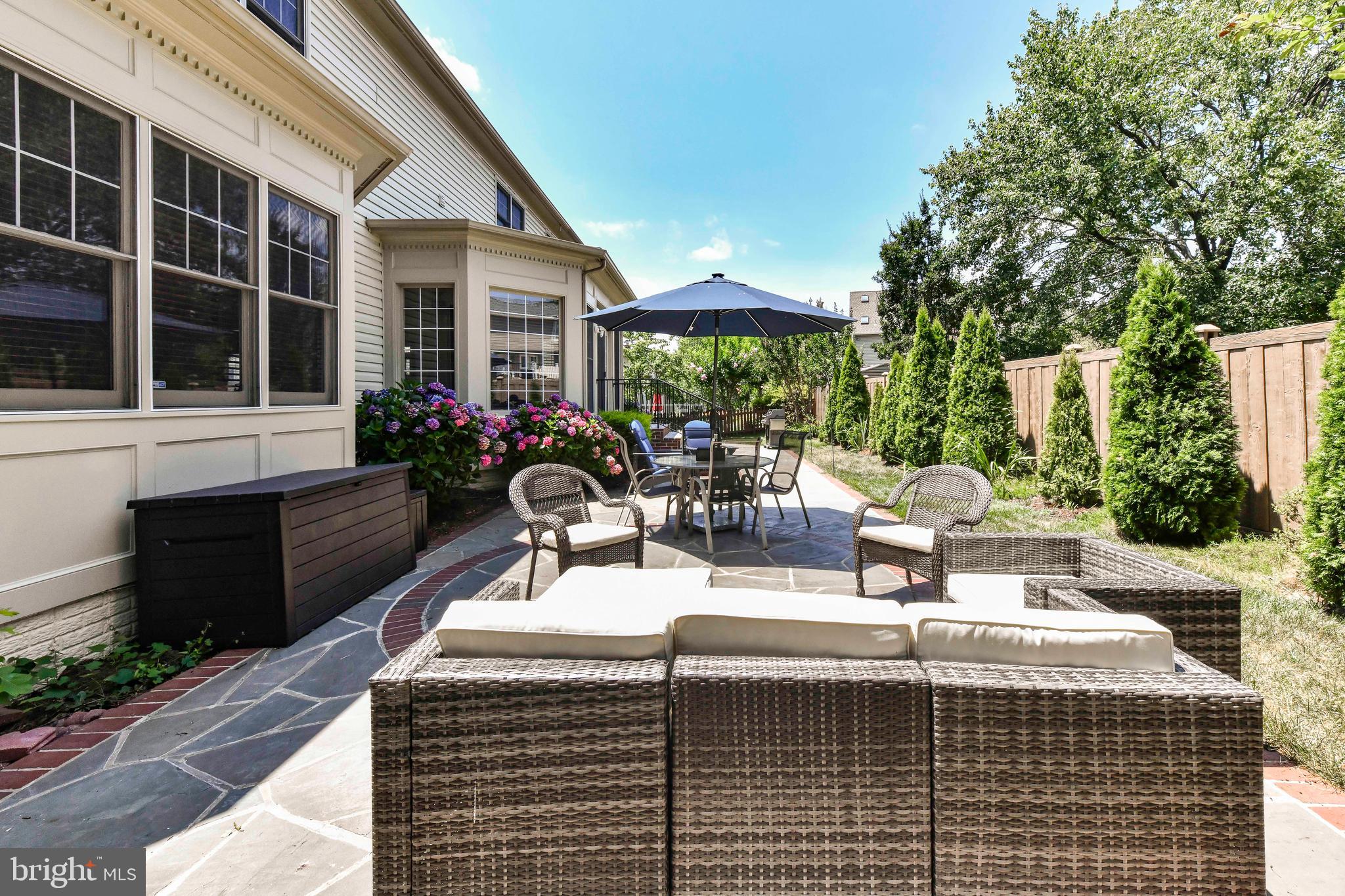 7587 VENTURE DR